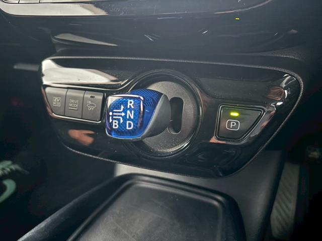 プリウス Ｓ　禁煙車　黒革シート　モデリスタフルエアロ　モデリスタ１７インチＡＷ　純正９型ナビ　バックカメラ　Ｂｌｕｅｔｏｏｔｈ　レーダークルーズコントロール　ＥＴＣ　ドライブレコーダー　ＡＣ１００Ｖ　フォグライト（49枚目）