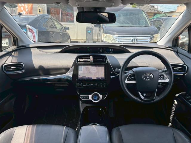 プリウス Ａツーリングセレクション　禁煙　黒革シート　モデリスタフルエアロ　モデリスタ１７インチＡＷ　モデリスマフラー　純正９型ナビ　バックカメラ　Ｂｌｕｅｔｏｏｔｈ　ブラインドスポットモニター　ＥＴＣ　フォグライト　ＬＥＤヘッドライト（3枚目）