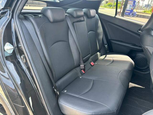 プリウス Ａツーリングセレクション　禁煙　黒革シート　モデリスタフルエアロ　モデリスタ１７インチＡＷ　モデリスマフラー　純正９型ナビ　バックカメラ　Ｂｌｕｅｔｏｏｔｈ　ブラインドスポットモニター　ＥＴＣ　フォグライト　ＬＥＤヘッドライト（11枚目）