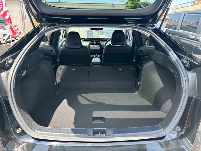 プリウス Ａツーリングセレクション　禁煙　黒革シート　モデリスタフルエアロ　モデリスタ１７インチＡＷ　モデリスマフラー　純正９型ナビ　バックカメラ　Ｂｌｕｅｔｏｏｔｈ　ブラインドスポットモニター　ＥＴＣ　フォグライト　ＬＥＤヘッドライト（12枚目）