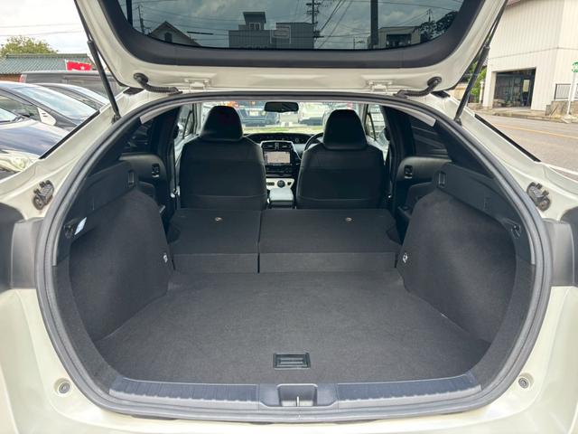 プリウス Ａツーリングセレクション　禁煙車　黒革　モデリスタエアロ　アルパイン９型ナビ　Ｂｌｕｅｔｏｏｔｈ機能　バックカメラ　レーダークルーズコントロール　ブラインドスポットモニター　トヨタセーフティー　ＥＴＣ　純正ツーリングアルミ（12枚目）