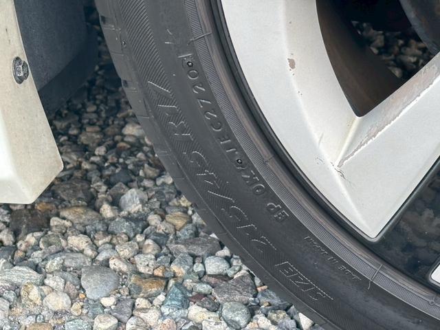 プリウス Ａツーリングセレクション　禁煙車　黒革　モデリスタエアロ　アルパイン９型ナビ　Ｂｌｕｅｔｏｏｔｈ機能　バックカメラ　レーダークルーズコントロール　ブラインドスポットモニター　トヨタセーフティー　ＥＴＣ　純正ツーリングアルミ（25枚目）