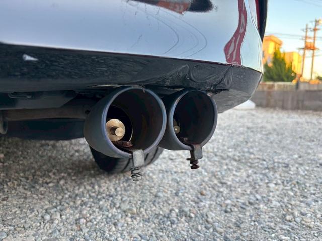 プリウス Ｓツーリングセレクション　禁煙　後期型　黒革　モデリスタフルエアロ　純正９インチナビ　２本出しマフラー　社外１８インチＡＷ　バックカメラ　Ｂｌｕｅｔｏｏｔｈ　ＡＣ１００Ｖ　シートヒーター　レーダークルーズコントロール　ＥＴＣ（7枚目）