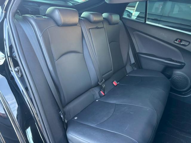 プリウス Ｓツーリングセレクション　禁煙　後期型　黒革　モデリスタフルエアロ　純正９インチナビ　２本出しマフラー　社外１８インチＡＷ　バックカメラ　Ｂｌｕｅｔｏｏｔｈ　ＡＣ１００Ｖ　シートヒーター　レーダークルーズコントロール　ＥＴＣ（11枚目）