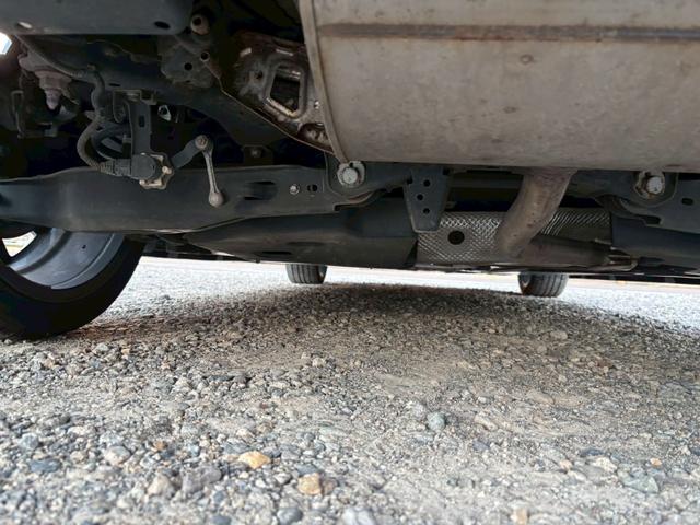 プリウス Ｓツーリングセレクション　禁煙　後期型　黒革　モデリスタフルエアロ　純正９インチナビ　２本出しマフラー　社外１８インチＡＷ　バックカメラ　Ｂｌｕｅｔｏｏｔｈ　ＡＣ１００Ｖ　シートヒーター　レーダークルーズコントロール　ＥＴＣ（29枚目）