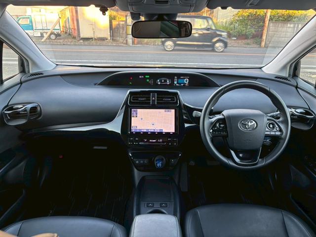 プリウス Ｓツーリングセレクション　禁煙　後期型　黒革　モデリスタフルエアロ　純正９インチナビ　２本出しマフラー　社外１８インチＡＷ　バックカメラ　Ｂｌｕｅｔｏｏｔｈ　ＡＣ１００Ｖ　シートヒーター　レーダークルーズコントロール　ＥＴＣ（33枚目）