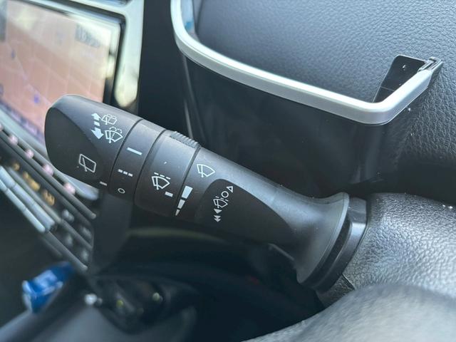 プリウス Ｓツーリングセレクション　禁煙　後期型　黒革　モデリスタフルエアロ　純正９インチナビ　２本出しマフラー　社外１８インチＡＷ　バックカメラ　Ｂｌｕｅｔｏｏｔｈ　ＡＣ１００Ｖ　シートヒーター　レーダークルーズコントロール　ＥＴＣ（38枚目）