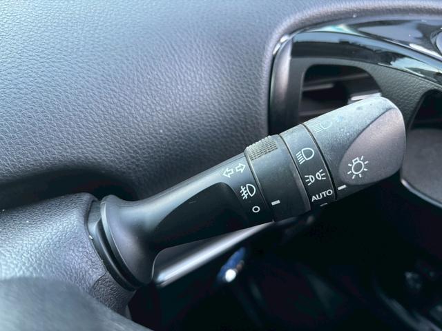 プリウス Ｓツーリングセレクション　禁煙　後期型　黒革　モデリスタフルエアロ　純正９インチナビ　２本出しマフラー　社外１８インチＡＷ　バックカメラ　Ｂｌｕｅｔｏｏｔｈ　ＡＣ１００Ｖ　シートヒーター　レーダークルーズコントロール　ＥＴＣ（39枚目）