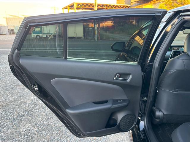 プリウス Ｓツーリングセレクション　禁煙　後期型　黒革　モデリスタフルエアロ　純正９インチナビ　２本出しマフラー　社外１８インチＡＷ　バックカメラ　Ｂｌｕｅｔｏｏｔｈ　ＡＣ１００Ｖ　シートヒーター　レーダークルーズコントロール　ＥＴＣ（63枚目）