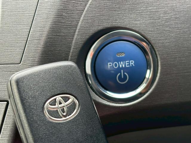 プリウス Ｓ　後期型　禁煙車　社外ナビ　バックカメラ　Ｂｌｕｅｔｏｏｔｈ　フルセグＴＶ　ドライブレコーダー前後　ＥＴＣ　スマートキー　ＨＩＤヘッドライト　フロントフォグランプ　ステアリングリモコン　純正アルミ（8枚目）