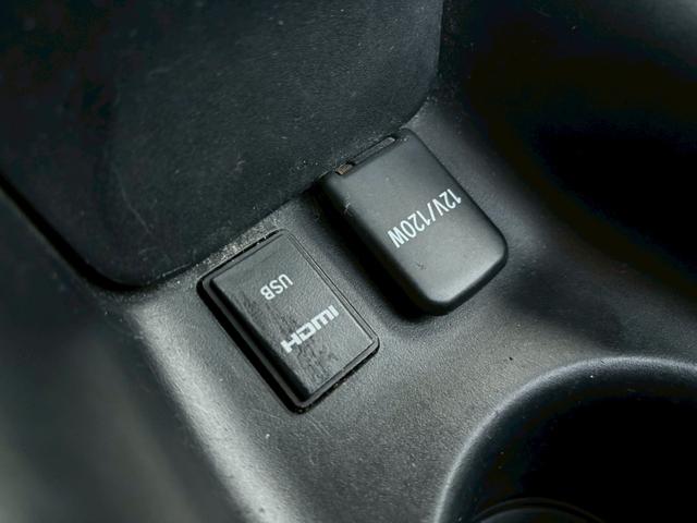 プリウス Ｓツーリングセレクション　禁煙車　モデリスタフルエアロ　モデリスタ１７インチＡＷ　アルパイン９インチナビ　バックカメラ　Ｂｌｕｅｔｏｏｔｈ　ＥＴＣ　ＨＤＭＩポート　白革シート　シートヒーター　フォグランプ　ＬＥＤヘッドライト（8枚目）