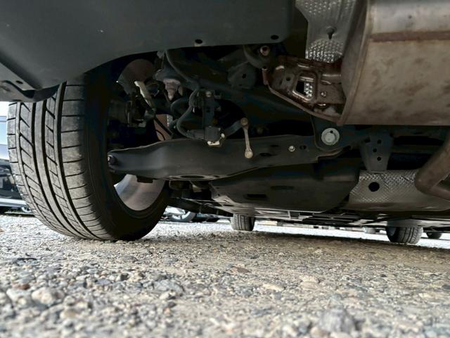 プリウス Ｓツーリングセレクション　禁煙車　モデリスタフルエアロ　モデリスタ１７インチＡＷ　アルパイン９インチナビ　バックカメラ　Ｂｌｕｅｔｏｏｔｈ　ＥＴＣ　ＨＤＭＩポート　白革シート　シートヒーター　フォグランプ　ＬＥＤヘッドライト（30枚目）