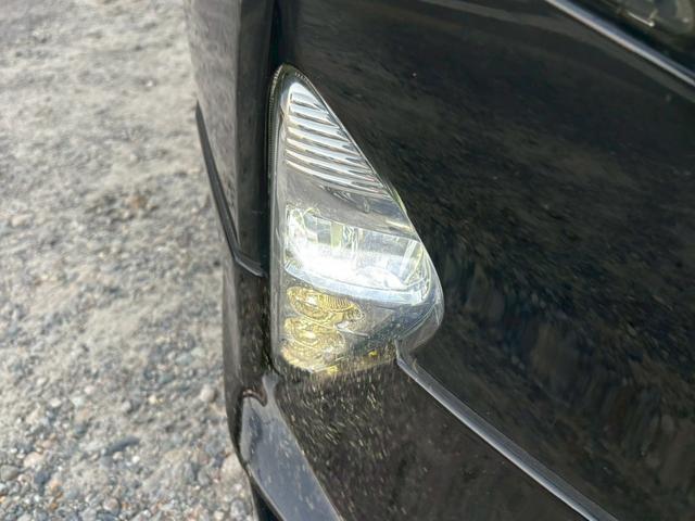 プリウス Ｓツーリングセレクション　禁煙車　モデリスタフルエアロ　モデリスタ１７インチＡＷ　アルパイン９インチナビ　バックカメラ　Ｂｌｕｅｔｏｏｔｈ　ＥＴＣ　ＨＤＭＩポート　白革シート　シートヒーター　フォグランプ　ＬＥＤヘッドライト（67枚目）