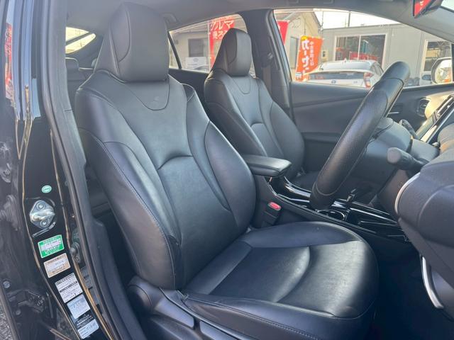 プリウス Ａツーリングセレクション　禁煙車　モデリスタフルエアロ　黒革シート　純正９型ナビ　Ｂｌｕｅｔｏｏｔｈ　バックカメラ　レーダークルーズコントロール　ブラインドスポットモニター　ＥＴＣ　シートヒーター　ツーリング１７インチアルミ（10枚目）