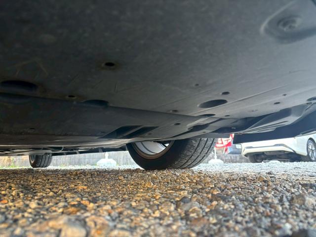 プリウス Ａツーリングセレクション　禁煙車　モデリスタフルエアロ　黒革シート　純正９型ナビ　Ｂｌｕｅｔｏｏｔｈ　バックカメラ　レーダークルーズコントロール　ブラインドスポットモニター　ＥＴＣ　シートヒーター　ツーリング１７インチアルミ（30枚目）