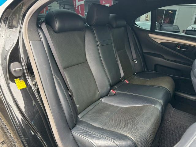 ＬＳ ＬＳ６００ｈ　Ｆスポーツ　後期型　禁煙　サンルーフ　エアサスコントローラ　黒革　ブラインドスポットモニター　レーダークルーズコントロール　ハンドルヒーター　メーカーナビ　バックカメラ　Ｂｌｕｅｔｏｏｔｈ　ドライブレコーダー（10枚目）