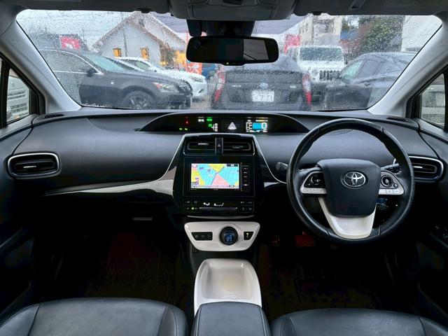 プリウス Ａツーリングセレクション　黒革　モデリスタフルエアロ　社外１７インチＡＷ　社外ナビ　Ｂｌｕｅｔｏｏｔｈ　フルセグＴＶ　バックモニター　ＥＴＣ　レーダークルーズコントロール　ブラインドスポットモニター　ヘッドアップディスプレイ（3枚目）