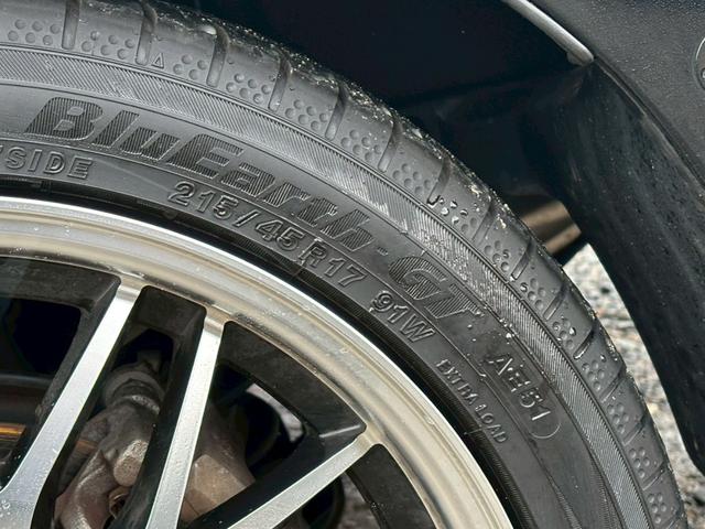 プリウス Ａツーリングセレクション　黒革　モデリスタフルエアロ　社外１７インチＡＷ　社外ナビ　Ｂｌｕｅｔｏｏｔｈ　フルセグＴＶ　バックモニター　ＥＴＣ　レーダークルーズコントロール　ブラインドスポットモニター　ヘッドアップディスプレイ（24枚目）