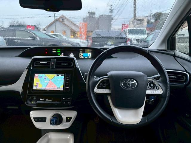 プリウス Ａツーリングセレクション　黒革　モデリスタフルエアロ　社外１７インチＡＷ　社外ナビ　Ｂｌｕｅｔｏｏｔｈ　フルセグＴＶ　バックモニター　ＥＴＣ　レーダークルーズコントロール　ブラインドスポットモニター　ヘッドアップディスプレイ（33枚目）