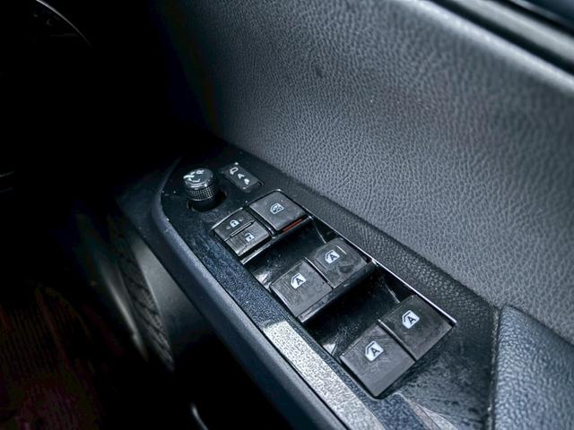 プリウス Ａツーリングセレクション　黒革　モデリスタフルエアロ　社外１７インチＡＷ　社外ナビ　Ｂｌｕｅｔｏｏｔｈ　フルセグＴＶ　バックモニター　ＥＴＣ　レーダークルーズコントロール　ブラインドスポットモニター　ヘッドアップディスプレイ（57枚目）
