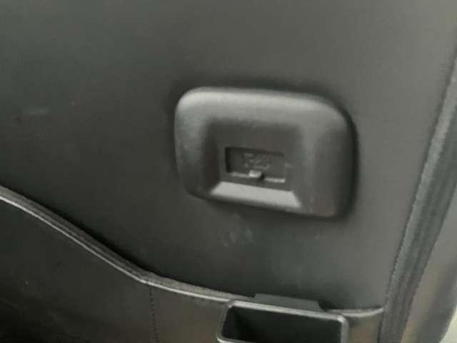 セレナ ｅ－パワー　ハイウェイスターＶ　１．２　ｅ－ＰＯＷＥＲ　ハイウェイスター　Ｖ　防水シート　プロパイロット　アラウンドビユーモニター　後席モニター　ＥＴＣ　フロントドラレコ（28枚目）