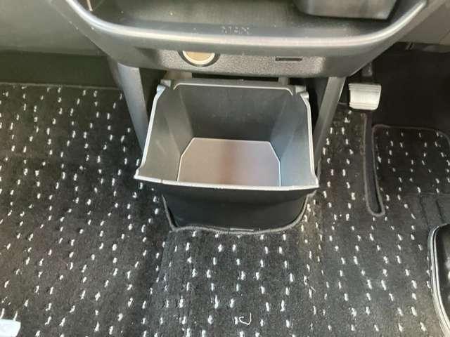 �Z���^�[�R���\�[�������ɏ������ꑕ���B�����̎��[�ꏊ�ɍ���܂���B