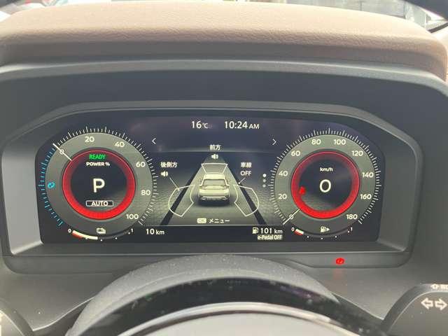 アドバンスドドライブアシストディスプレイはモーター出力、エネルギーフロー、バッテリー残量、ドライビングコンピューター機能、時計、サービスインターバルなどが表示されます。