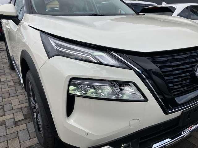 ＬＥＤヘッドライトは省電力ですが、純白光で驚くほど明るく夜道を照らしてくれます。さらに解錠操作に応じてＬＥＤポジションライトを点灯させるフレンドリーライト機能を装備。