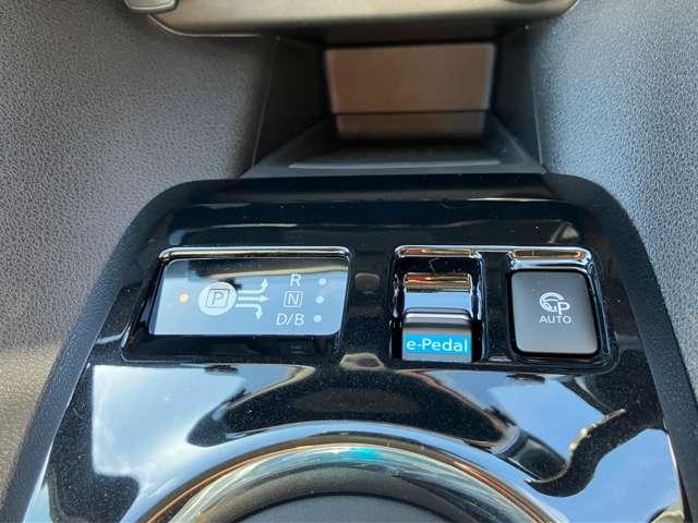 ３つのドライブモードをシステムが自動制御。Ｓｔａｎｄａｒｄモードに加え、加速・減速が強めなＳｐｏｒｔモード、省エネ走行ができるＥｃｏモードを搭載（停止にはブレーキペダルを踏んでください）。