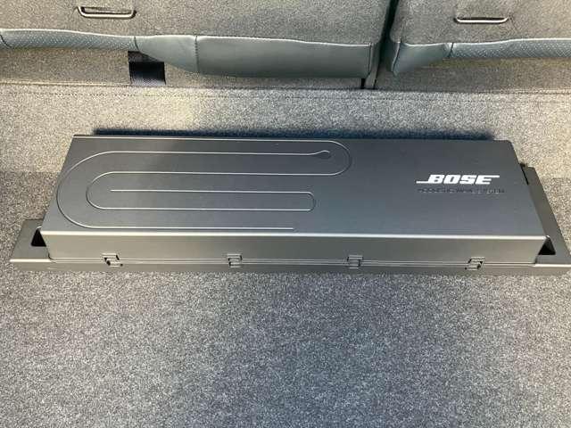 まるでコンサートホールやライブハウスにいるかのような壮大な音の広がり。ＥＶの静粛性を活かしたＢＯＳＥの７スピーカーシステム。