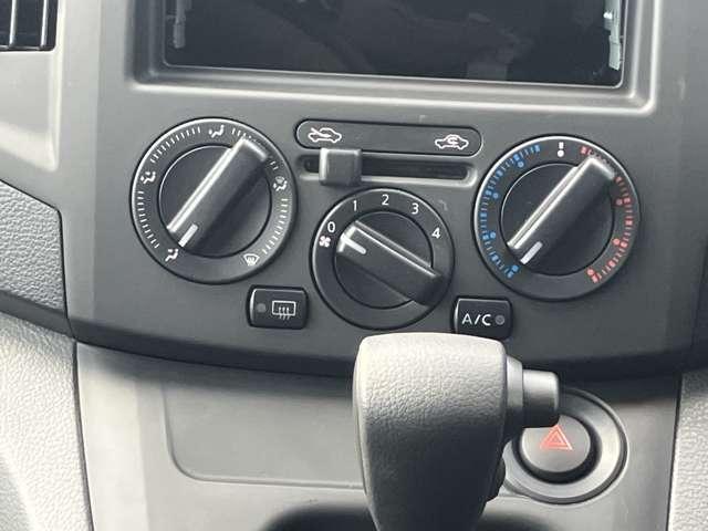 NV200バネットバン 1.6 GX 雹害車 オートハイビーム 仕切りカーテン(8枚目)