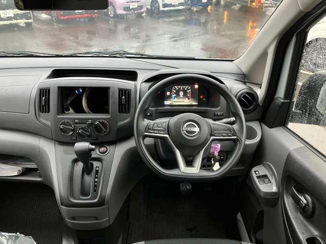 �C���p�l����͂��̂悤�ɋ@�\�I�ɂ܂Ƃ܂��Ă��܂��B�������N���[�j���O�ς݂ŁA�������L���C�ł��B