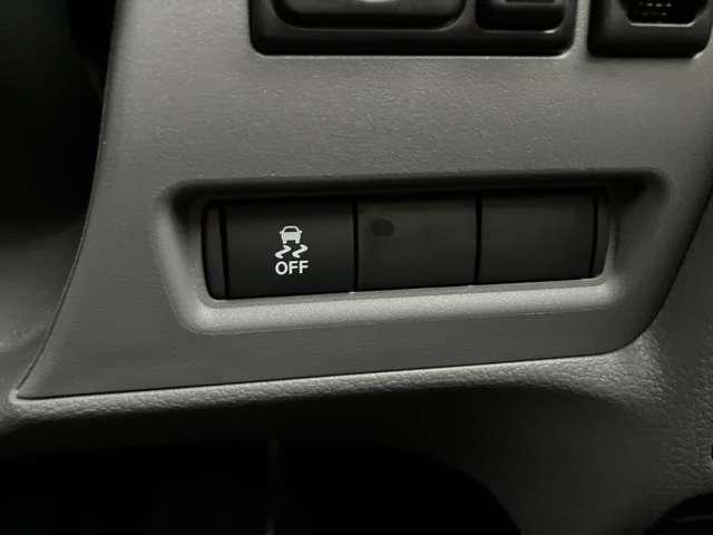 �O���̎ԗ�����s�҂ɑ΂��ďՓ˂���\�������܂�ƁA�Փ˔�Q�y���u���[�L���쓮�����܂��B����Ƀy�_���̓��݊ԈႢ�ɂ��}���i��}�����铥�݊ԈႢ�Փ˖h�~�A�V�X�g�𑕔��B