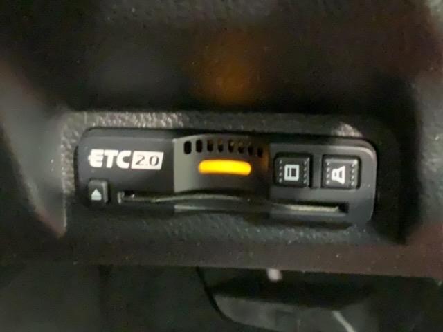 ヴェゼル ｅ：ＨＥＶ　Ｚ　Ｈ　ＳＥＮＳＩＮＧ　最長５年保証　ワンオ－ナ－　純正ナビ　ＴＶ　Ｒカメラ　マルチビュ－　ＤＶＤ　ドラレコ　ＥＴＣ　ＬＥＤライト　ＶＳＡ　シ－トヒ－タ－　クルコン　アルミ　スマ－トキ－　盗難防止装置（12枚目）