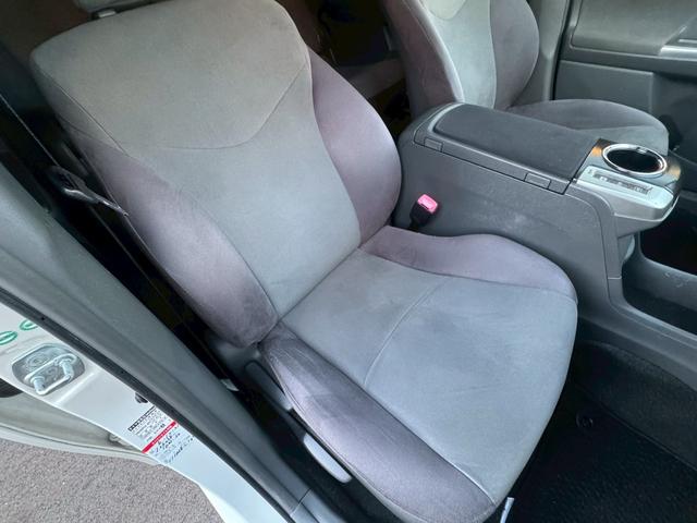 プリウスアルファ Ｓ　社外ナビ　ＧＰＳレーダー　ＥＴＣ　社外アルミホイール（30枚目）