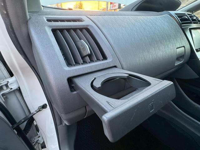 プリウスアルファ Ｓ　社外ナビ　ＧＰＳレーダー　ＥＴＣ　社外アルミホイール（45枚目）