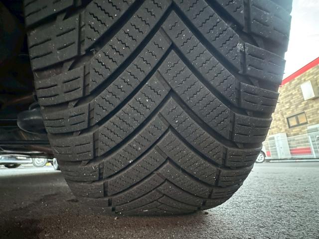 プリウスアルファ Ｓ　社外ナビ　ＧＰＳレーダー　ＥＴＣ　社外アルミホイール（70枚目）