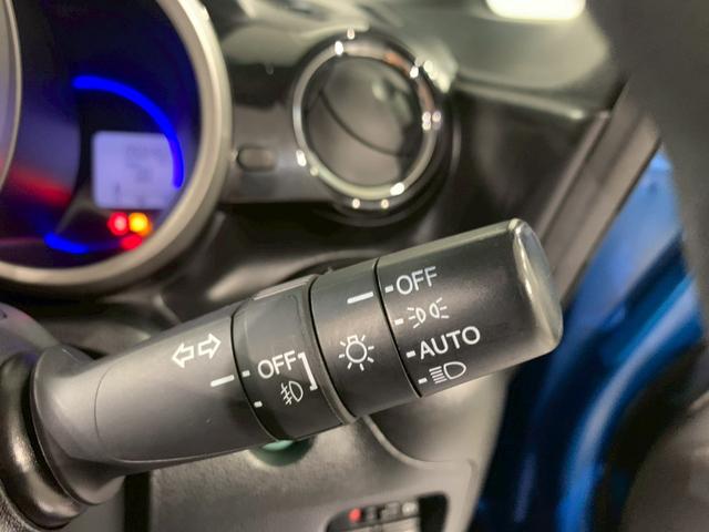 Ｎ－ＢＯＸカスタム Ｇ・Ｌパッケージ　両側電動スライドドア　ＨＩＤ　左右パワースライド　アイドリングストップ車　ＵＳＢポート　禁煙車両　ナビ・ＴＶ　スマキ－　フロントベンチシート　地デジＴＶ　パワーウィンドウ　盗難防止システム　パワステ（12枚目）