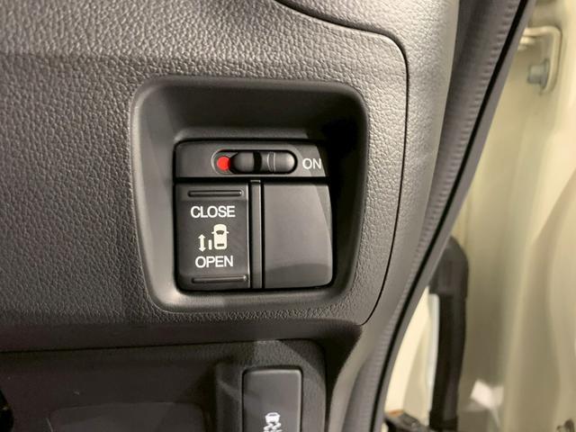 Ｎ－ＢＯＸカスタム Ｇ・Ａパッケージ　ワンセグＴＶ　ＨＩＤ　ナビ　追突被害軽減ブレーキ　ｉストップ　サイドＳＲＳ　運転席エアバッグ　横滑り防止装置付き　パワーウインドウ　キーレス　盗難防止システム　禁煙車　スマートキープッシュスタート（12枚目）