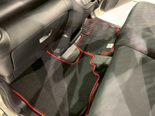 Ｎ－ＢＯＸカスタム Ｇ・Ａパッケージ　ワンセグＴＶ　ＨＩＤ　ナビ　追突被害軽減ブレーキ　ｉストップ　サイドＳＲＳ　運転席エアバッグ　横滑り防止装置付き　パワーウインドウ　キーレス　盗難防止システム　禁煙車　スマートキープッシュスタート（17枚目）