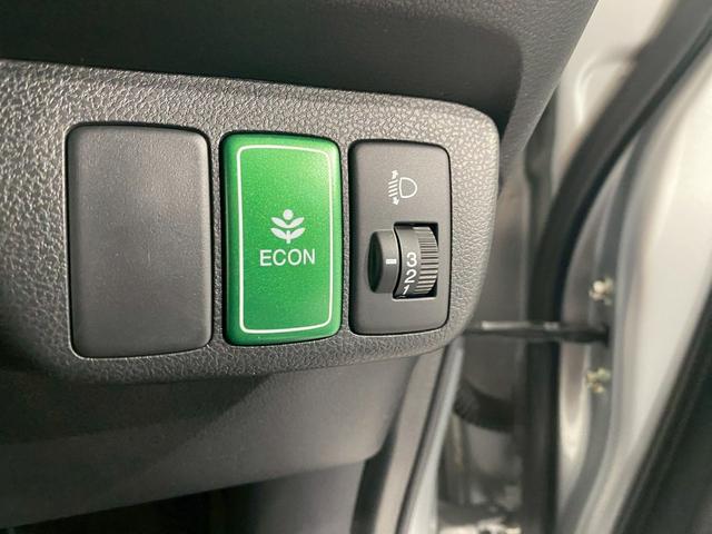 フィット Ｇ　ＡＷナビ　運転席助手席エアバッグ　ナビ・ＴＶ　１セグＴＶ　キーレスリモコン　エアコン　ＡＢＳ　パワーウィンドウ　パワステ　禁煙車　運転席エアバッグ（9枚目）