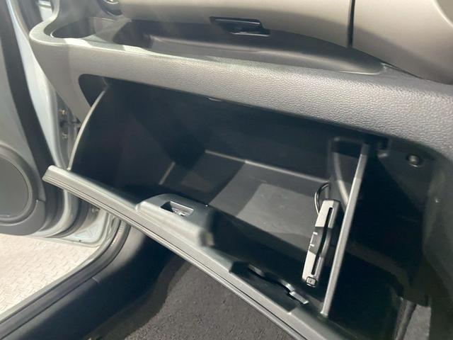 フィット Ｇ　ＡＷナビ　運転席助手席エアバッグ　ナビ・ＴＶ　１セグＴＶ　キーレスリモコン　エアコン　ＡＢＳ　パワーウィンドウ　パワステ　禁煙車　運転席エアバッグ（12枚目）