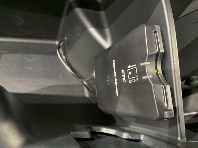 フィット Ｇ　ＡＷナビ　運転席助手席エアバッグ　ナビ・ＴＶ　１セグＴＶ　キーレスリモコン　エアコン　ＡＢＳ　パワーウィンドウ　パワステ　禁煙車　運転席エアバッグ（13枚目）