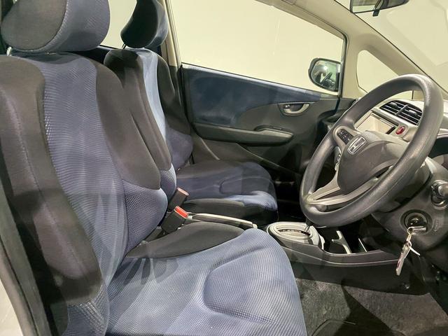 フィット Ｇ　ＡＷナビ　運転席助手席エアバッグ　ナビ・ＴＶ　１セグＴＶ　キーレスリモコン　エアコン　ＡＢＳ　パワーウィンドウ　パワステ　禁煙車　運転席エアバッグ（26枚目）