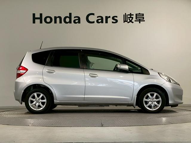 フィット Ｇ　ＡＷナビ　運転席助手席エアバッグ　ナビ・ＴＶ　１セグＴＶ　キーレスリモコン　エアコン　ＡＢＳ　パワーウィンドウ　パワステ　禁煙車　運転席エアバッグ（33枚目）