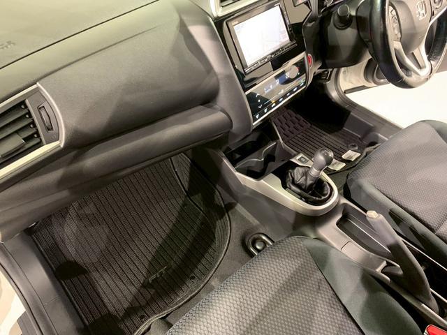 フィット 13G・F 前側ドラレコ メモリ-ナビ フルセグTV LEDヘッドライト 5MT リヤカメラ アクティブクルーズ 衝突被害軽減 地デジ 禁煙 イモビライザー 助手席エアバック キーレス AAC パワーウィンドー(18枚目)