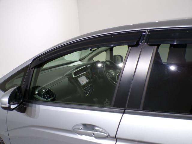 フィット 13G・Lパッケージ Bluetooth接続インターナビワンセグTVスマートキー 軽減ブレーキ 盗難警報装置 禁煙 Bカメ Sキー フルオートエアコン ナビTV リモコンキー サイドSRS 横滑り防止機能 エアバック(9枚目)