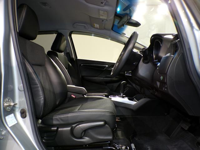 フィット 13G・Lパッケージ Bluetooth接続インターナビワンセグTVスマートキー 軽減ブレーキ 盗難警報装置 禁煙 Bカメ Sキー フルオートエアコン ナビTV リモコンキー サイドSRS 横滑り防止機能 エアバック(30枚目)