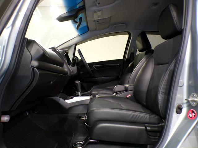 フィット 13G・Lパッケージ Bluetooth接続インターナビワンセグTVスマートキー 軽減ブレーキ 盗難警報装置 禁煙 Bカメ Sキー フルオートエアコン ナビTV リモコンキー サイドSRS 横滑り防止機能 エアバック(31枚目)