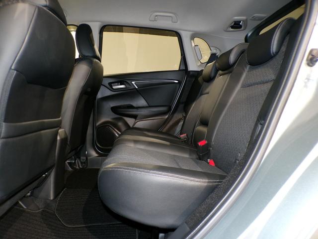 フィット 13G・Lパッケージ Bluetooth接続インターナビワンセグTVスマートキー 軽減ブレーキ 盗難警報装置 禁煙 Bカメ Sキー フルオートエアコン ナビTV リモコンキー サイドSRS 横滑り防止機能 エアバック(34枚目)